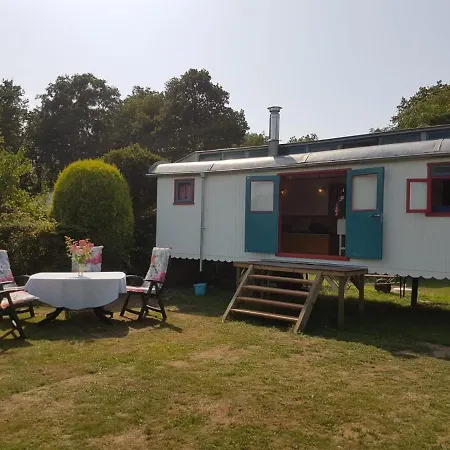 度假居 Gezellig Pipowagen In *